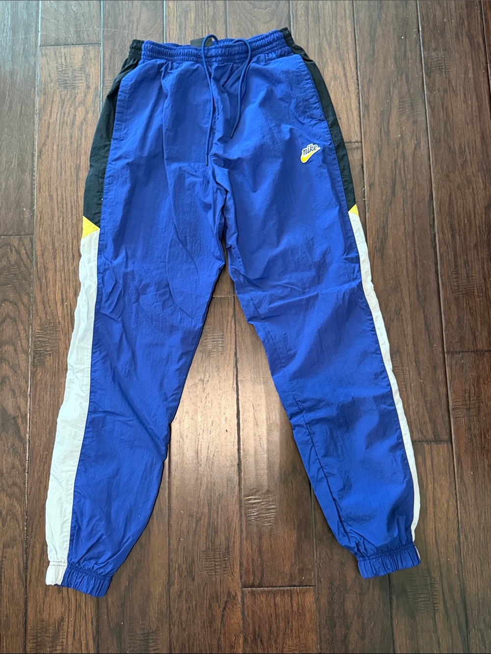 Nike Men’s vintage Blue Track Pants with Contrast Side Panels; size medium